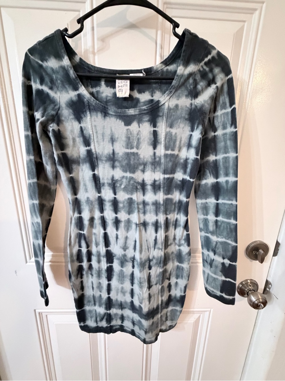 Billabong Women's Navy Blue & White Tie-Dye Long Sleeve Scoop Neck Mini Dress.